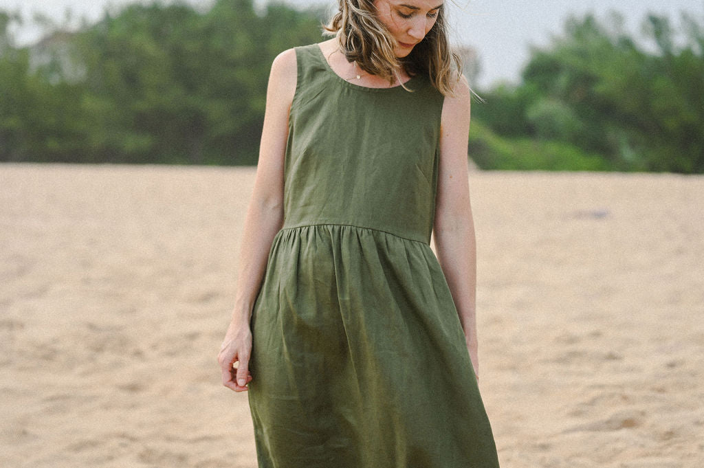 Hannah Low V-back dress - Linen