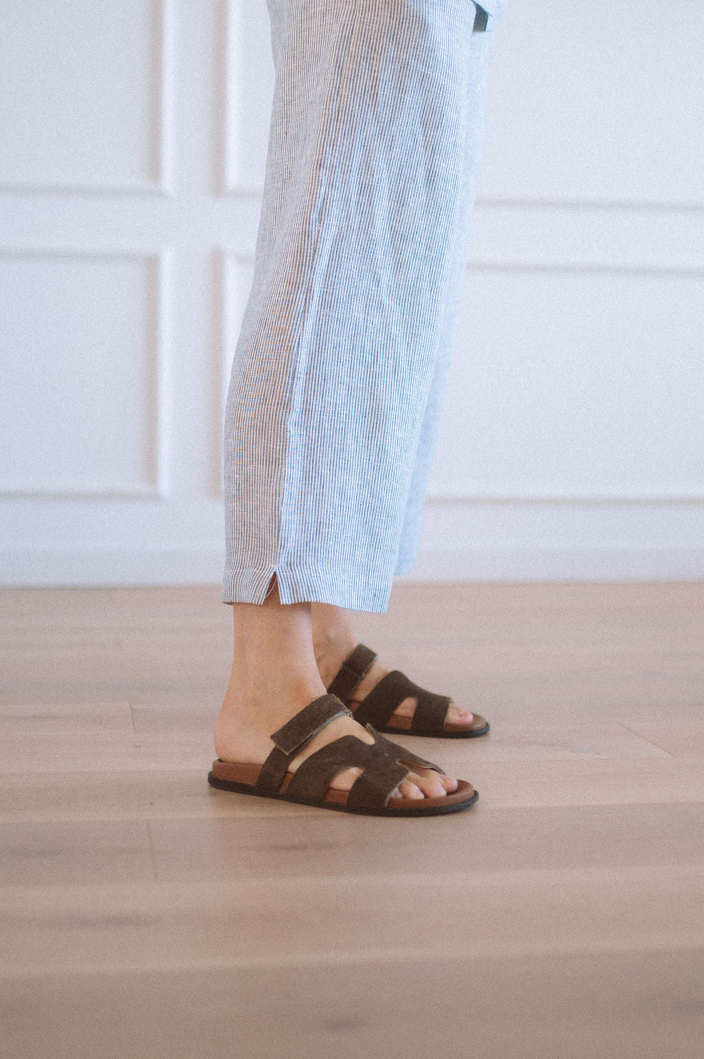 Willow Cropped High-Rise Linen Pants